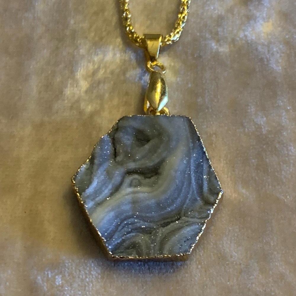 Gorgeous Galaxy Quartz Hexagon Pendant with Gold Chain Necklace NEW